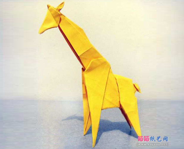 西川诚司的可爱长颈鹿手工折纸教程成品图
