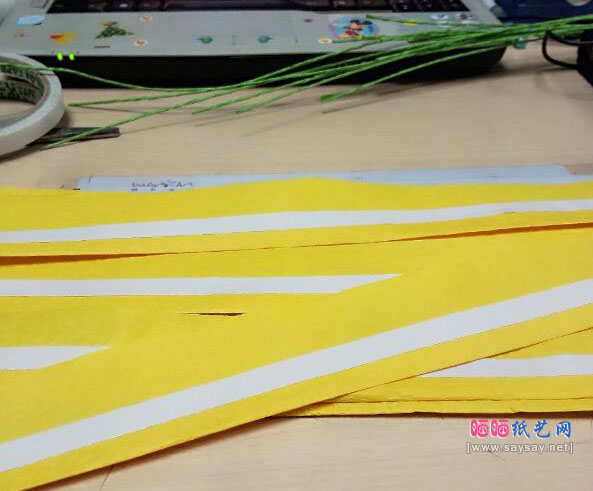 教你如何用手揉纸制作菊花的方法教程图片步骤1