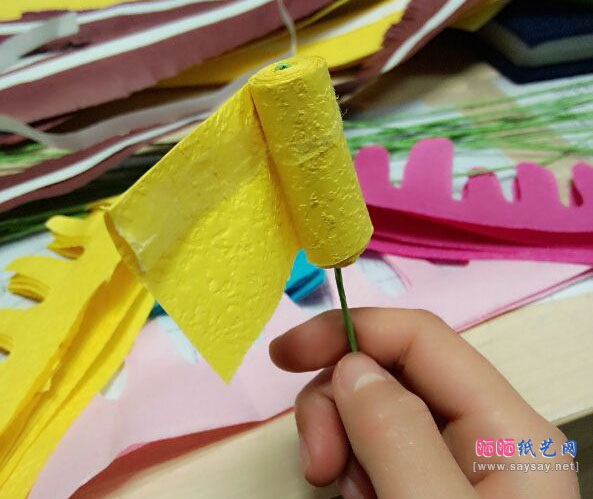 教你如何用手揉纸制作菊花的方法教程图片步骤4