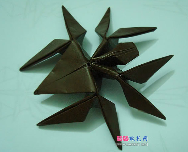 越南黑蜘蛛手工折纸制作图解教程完成效果图
