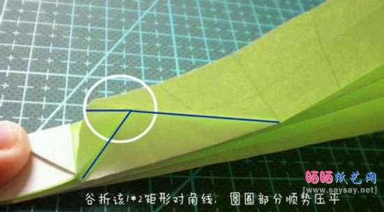 双色卡通毛毛虫手工折纸实拍图片教程