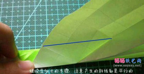 双色卡通毛毛虫手工折纸实拍图片教程